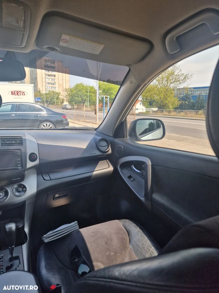 Toyota RAV4 2.2L D-CAT A/T Luxury - 10