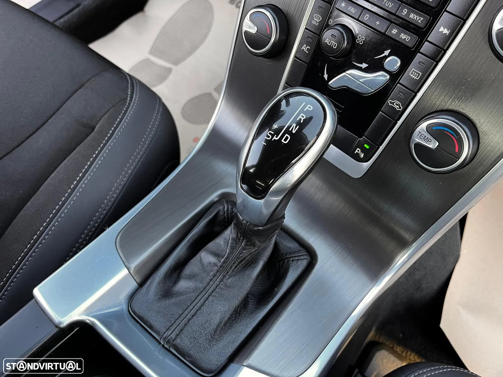 Volvo V60 1.6 D2 Momentum Eco Powershift - 30