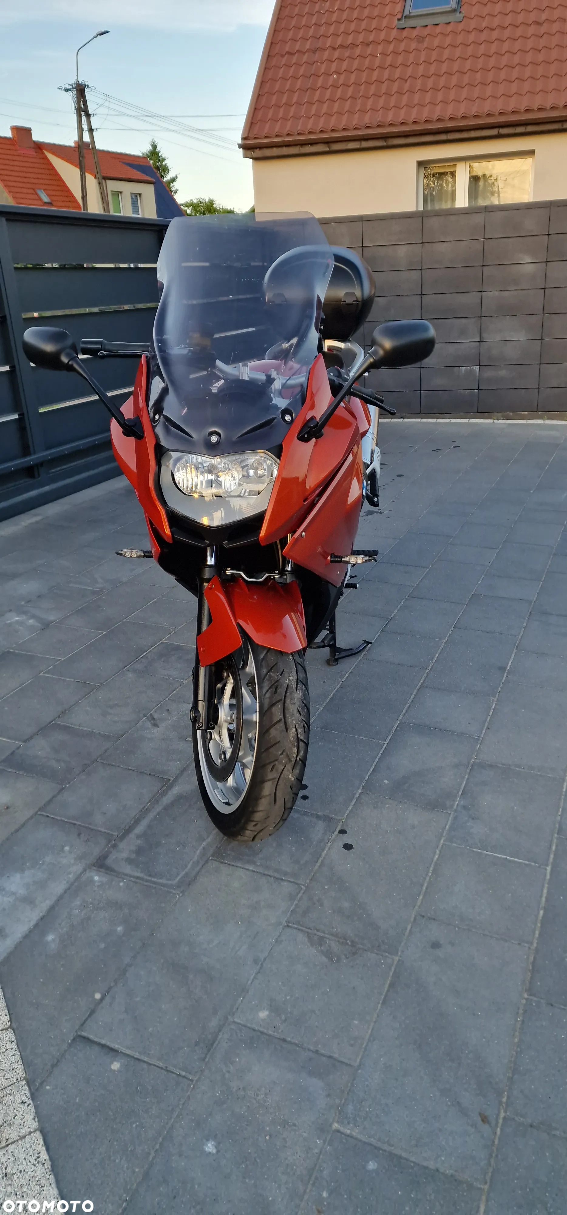 BMW F - 17