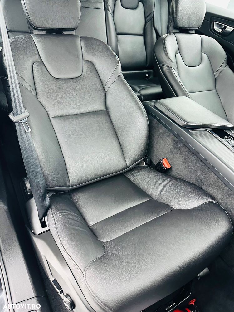 Volvo XC 60 B4 MHEV AT8 FWD Momentum Pro - 24