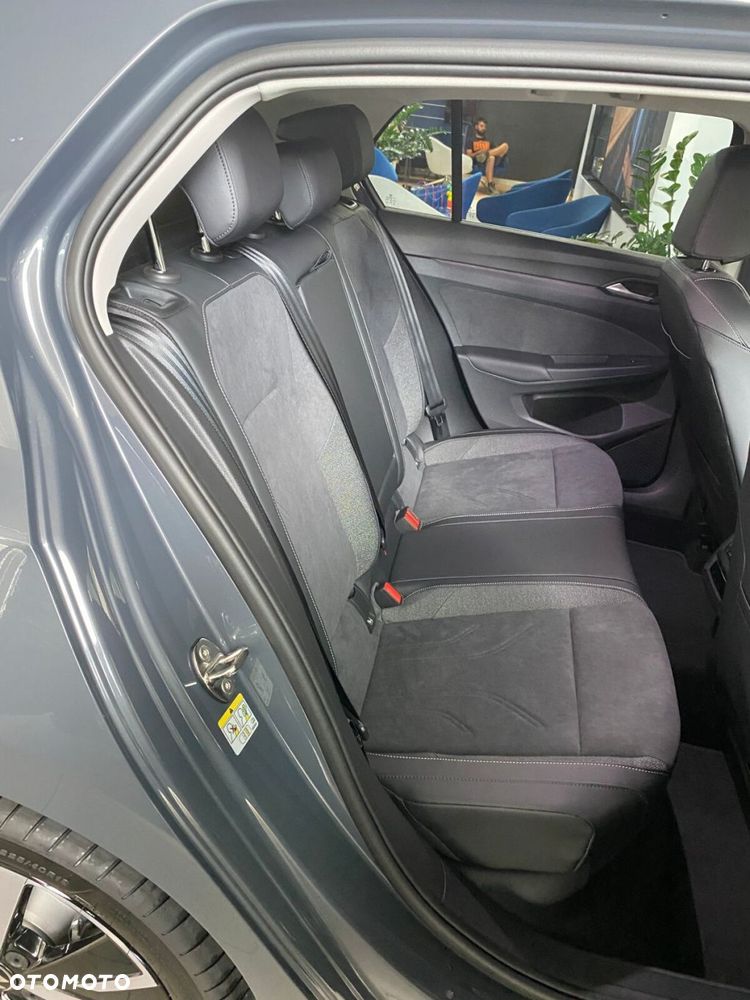 Volkswagen Golf - 9