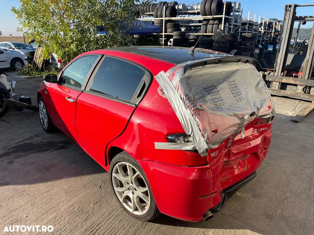 Dezmembrari Alfa Romeo 147 / 1.6 Benzina - 3