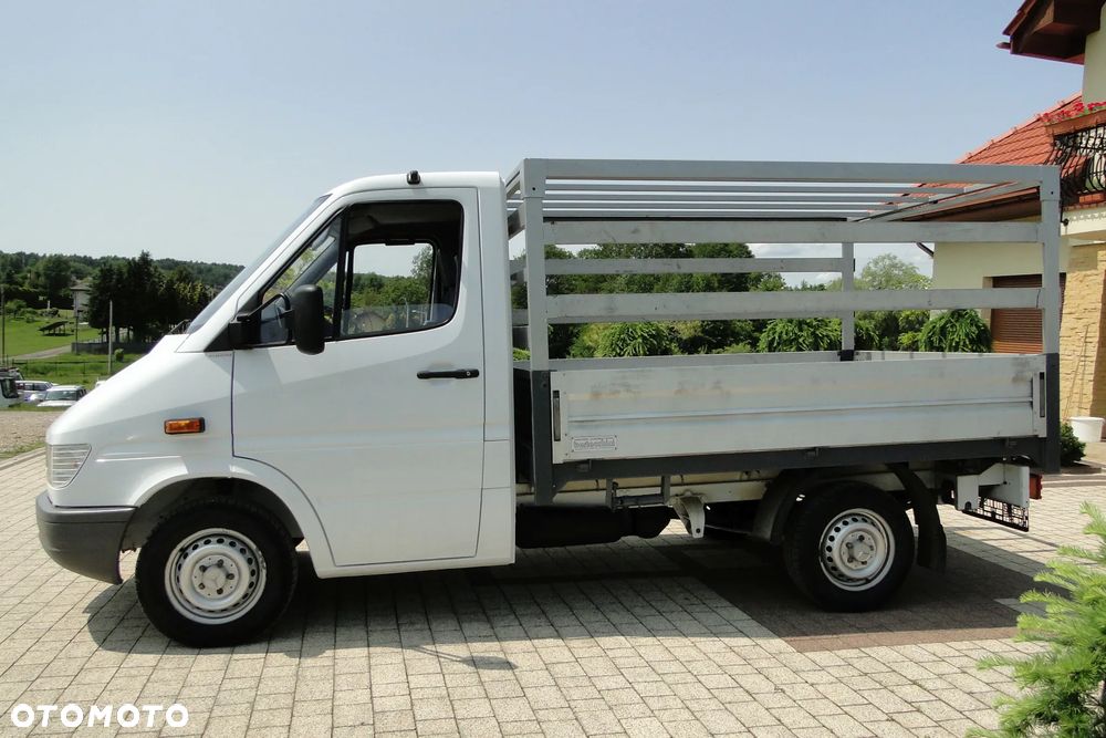 Mercedes-Benz Sprinter 208 - 8