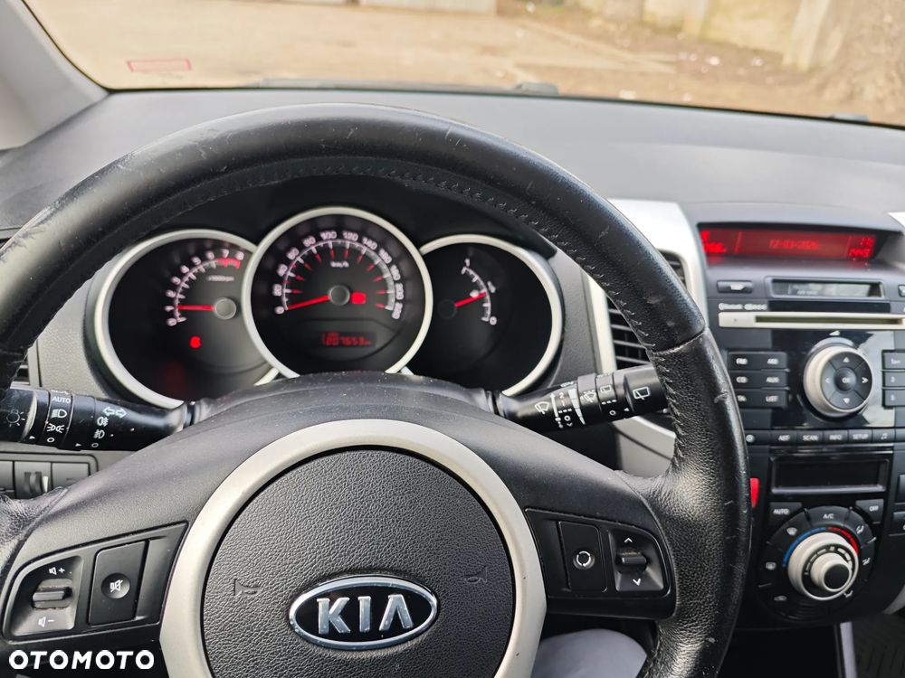 Kia Venga 1.6 L - 6