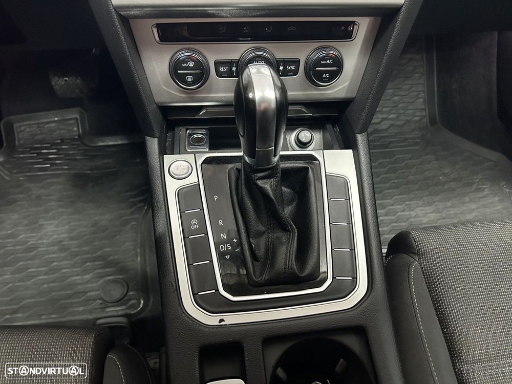 VW Passat Variant 1.6 TDI Confortline DSG - 17