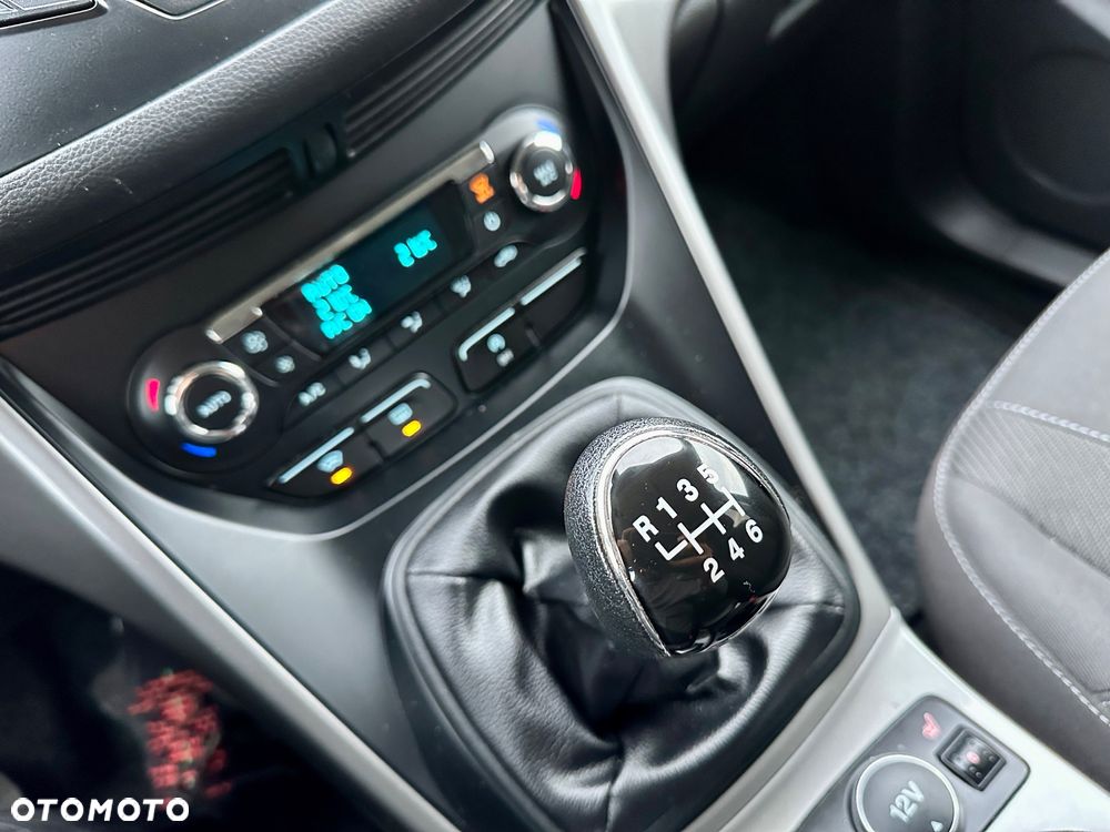 Ford Kuga 2.0 TDCi 2x4 Titanium - 32