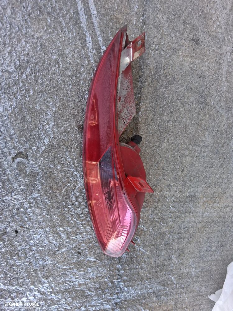 Farolim tras do para-choques Alfa Romeo GT - 2
