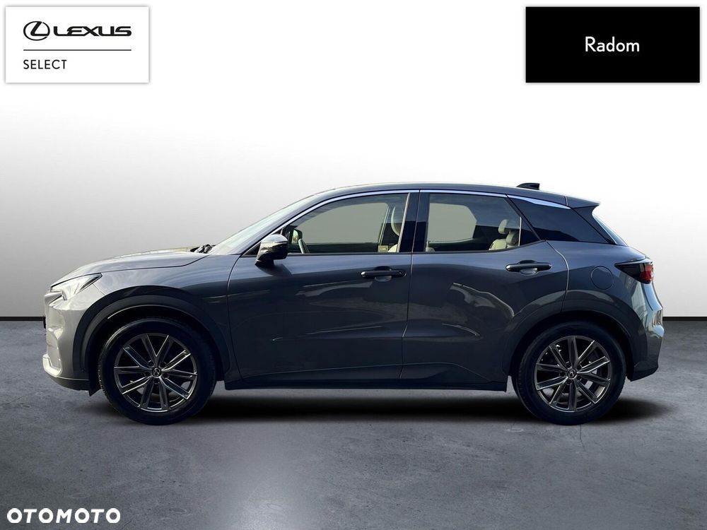 Lexus LBX - 10