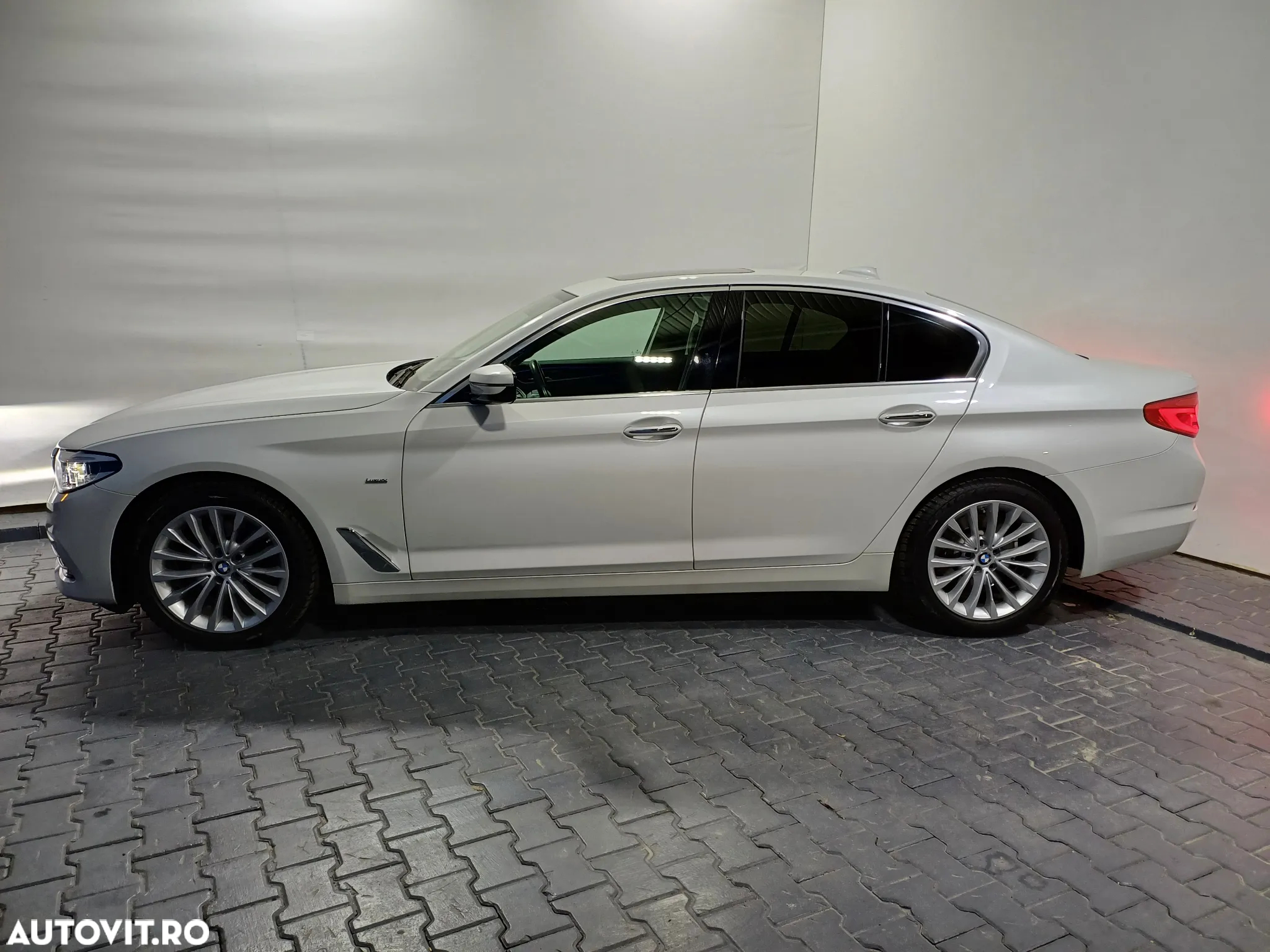 BMW Seria 5 520d xDrive AT - 2