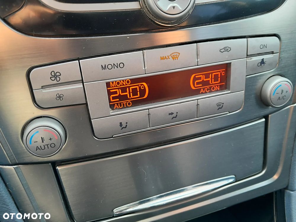 Ford Mondeo 2.0 Ghia - 13