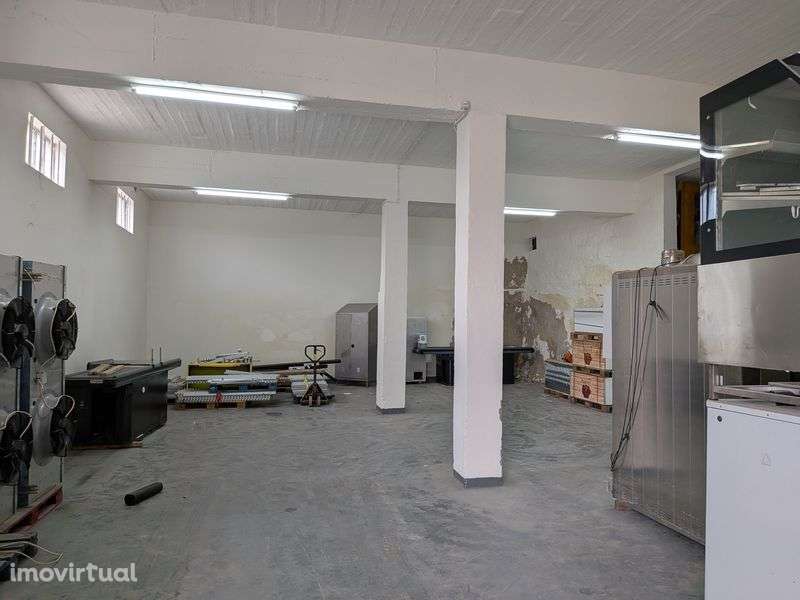 Alugo armazéns com bons acessos - Grande imagem: 2/10