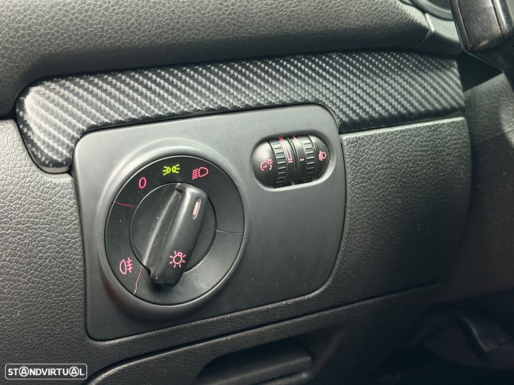 VW Golf 2.0 TDi Confortline - 20