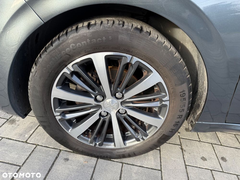 Peugeot 208 PureTech 82 Allure - 32