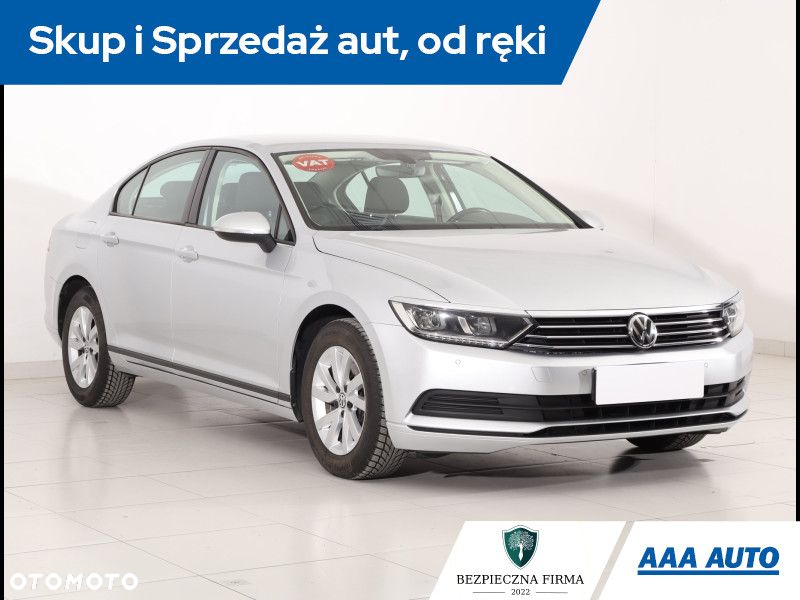 Volkswagen Passat - 2