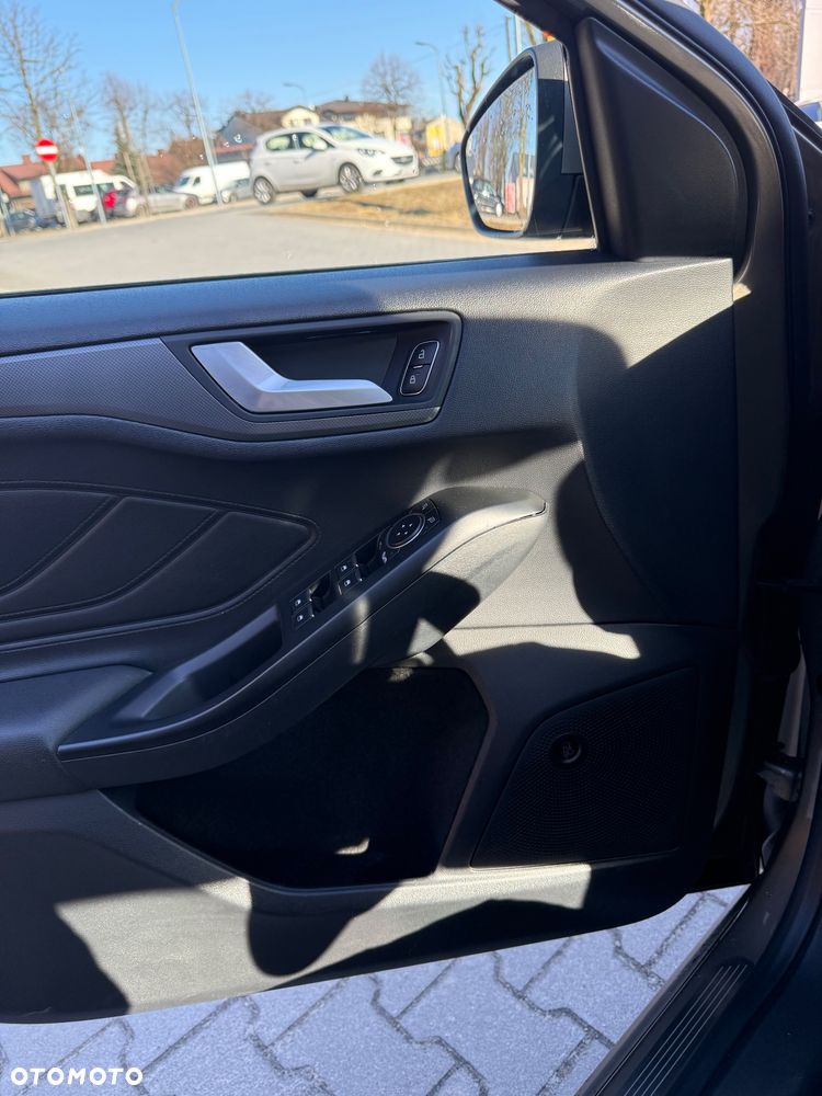 Ford Focus 1.0 EcoBoost Titanium Business - 28