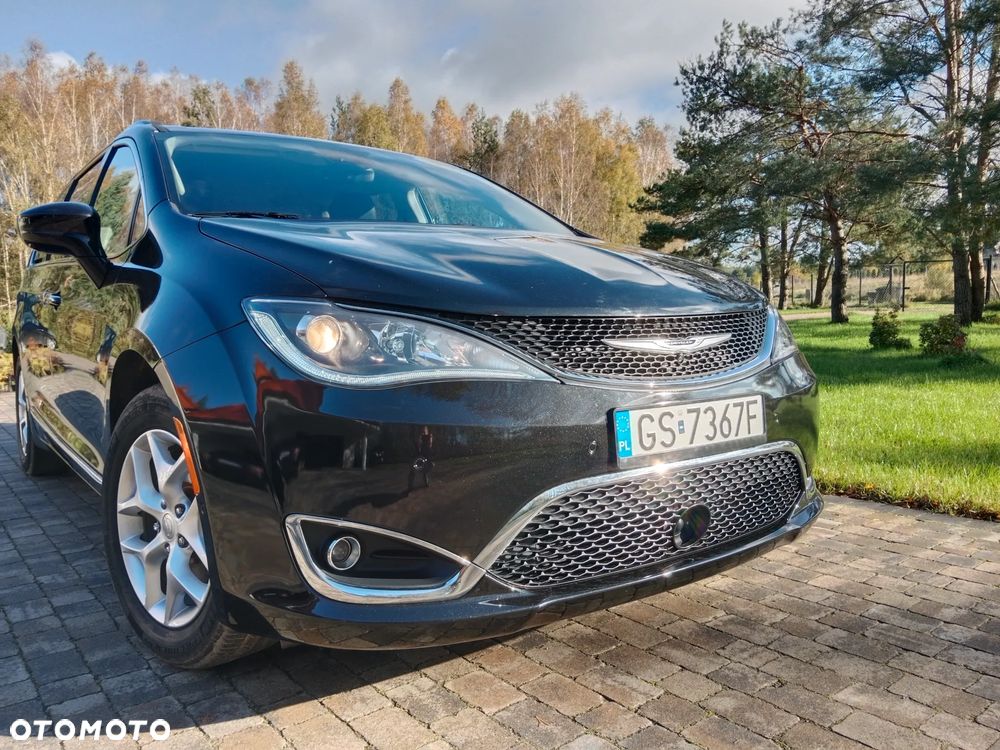 Chrysler Pacifica - 3