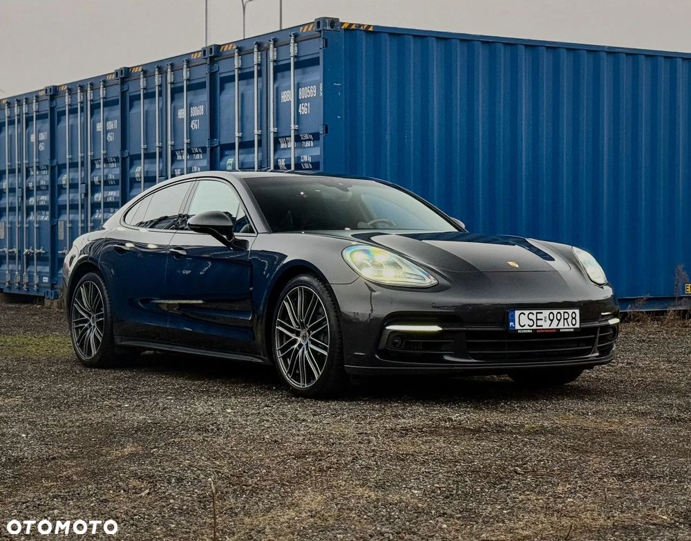 Porsche Panamera - 1
