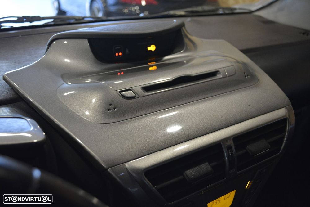 Toyota iQ 1.0 VVT-i Essential+AC - 36