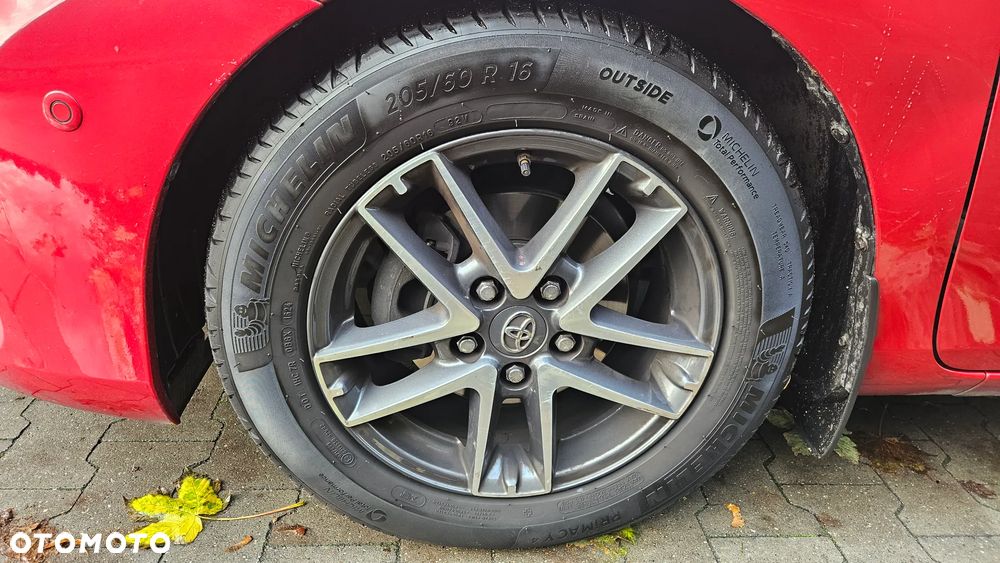 Toyota Auris 1.6 Premium MS - 8