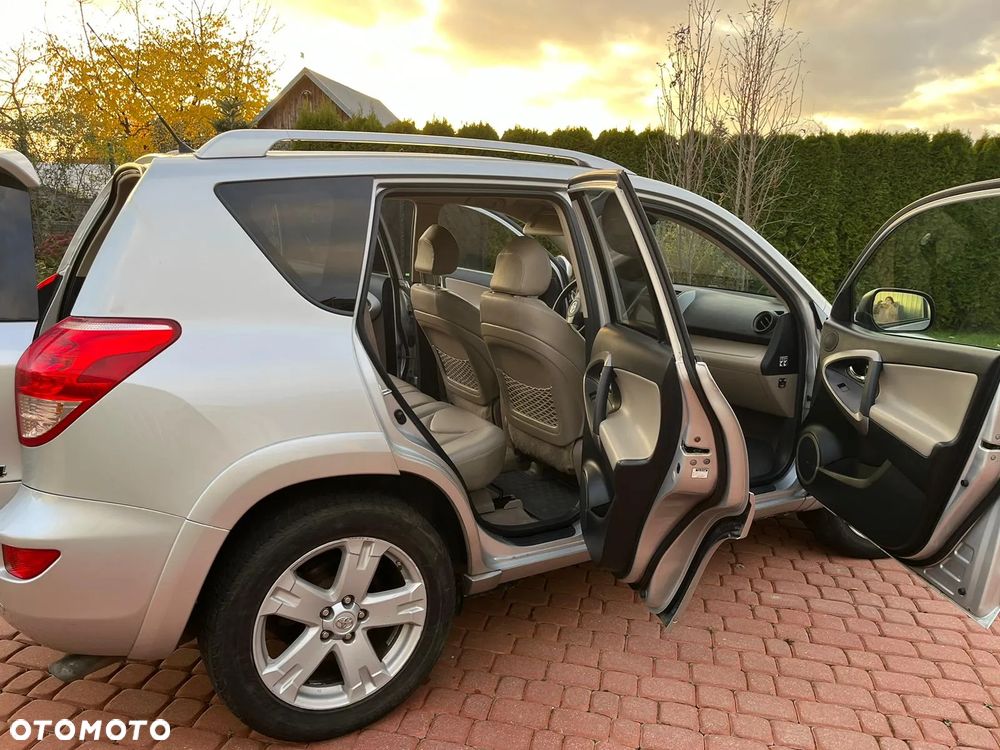 Toyota RAV4 2.2 D-4D X - 2