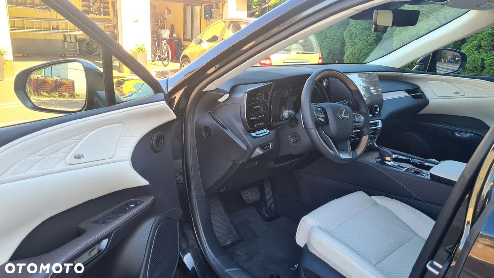 Lexus RX 350h Omotenashi - 2