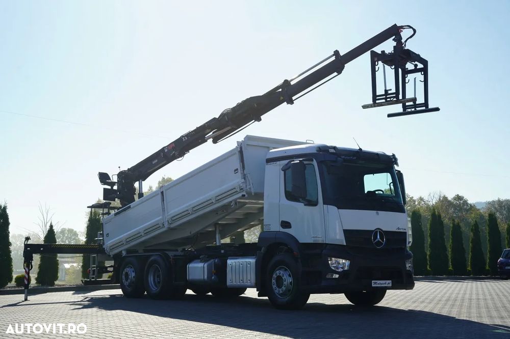 Mercedes-Benz AROCS 2536 / 6x2 / BASCULABILĂ PE 3 PĂRȚI - 6,6 M / MACARAUA HIAB 177 K PRO / CAPACITATE MAX. DE RIDICARE: 4.100 KG / RAZĂ MAX. DE ACȚIUNE: 11,0 M / ROTATOR / TELECOMANDĂ / TRANSMISIE AUTOMATĂ - 8