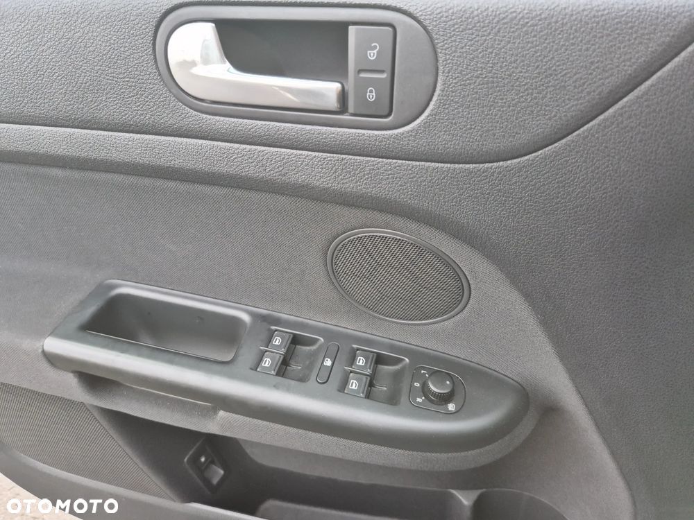 Volkswagen Golf Plus 2.0 TDI DPF Comfortline - 10