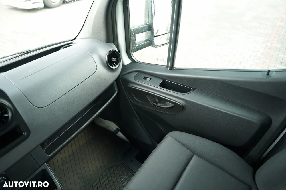 Mercedes-Benz SPRINTER / CAROSERIE TIP BOX - 4,3 M / LIFT HIDRAULIC DHOLLANDIA - 750 KG / ROȚI SPATE DUBLE / 3 LOCURI / IMPORT / EURO 6 - 32