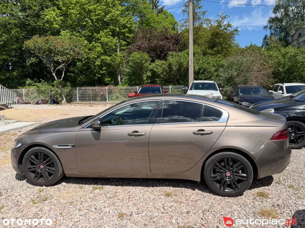 Jaguar XE 2.0 T Prestige - 4