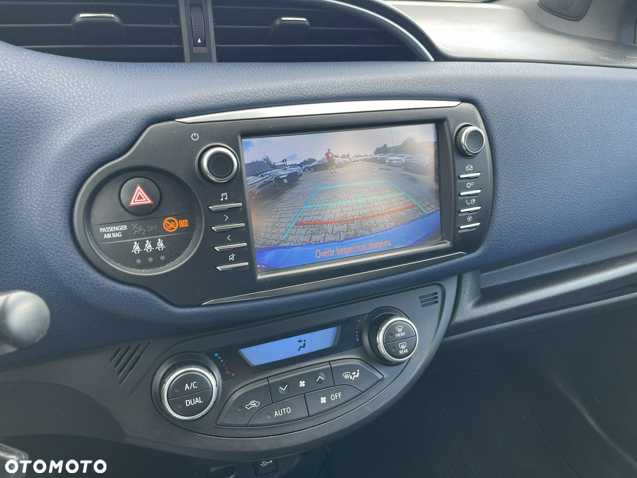 Toyota Yaris 1.5 Premium - 9