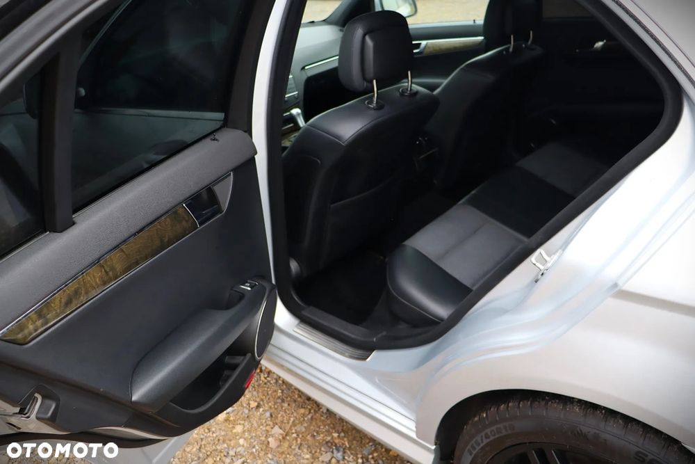 Mercedes-Benz Klasa C 230 7G-TRONIC Avantgarde Sport Edition - 9