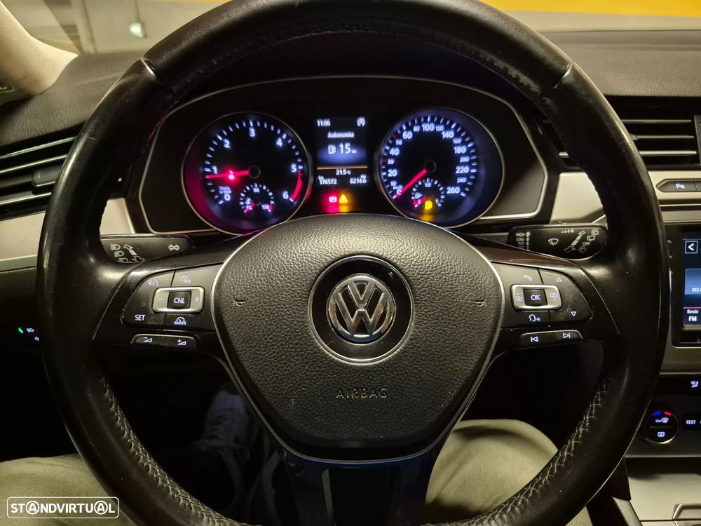 VW Passat Variant 2.0 TDI Trendline - 17