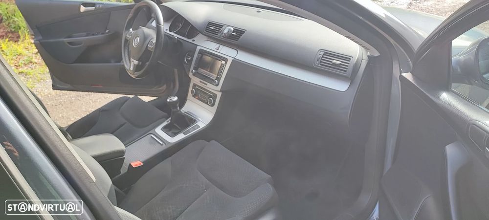 VW Passat Variant 2.0 TDi Confortline Navig - 8