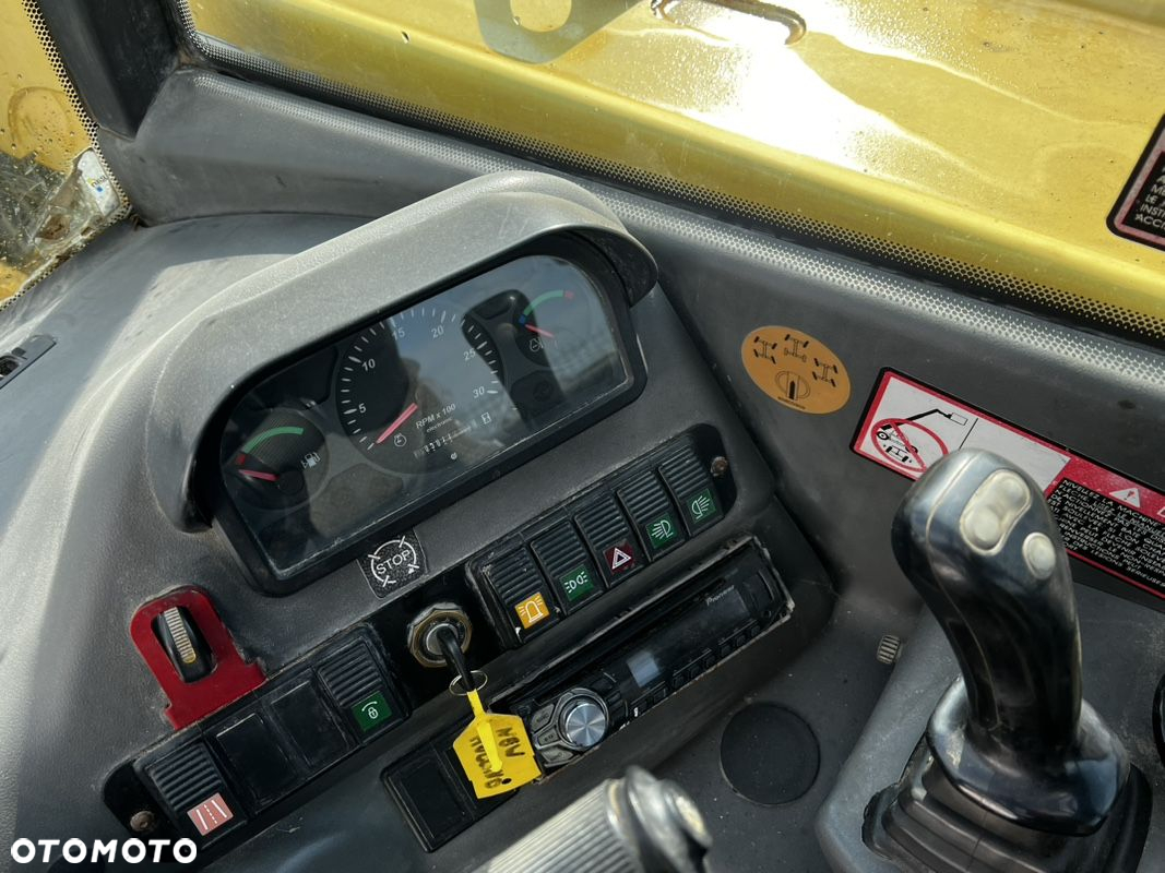 New Holland LM 732 - 13
