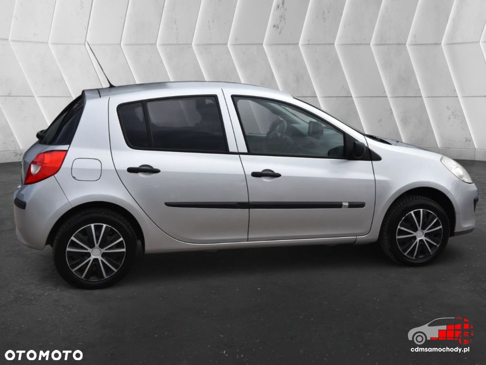 Renault Clio - 11