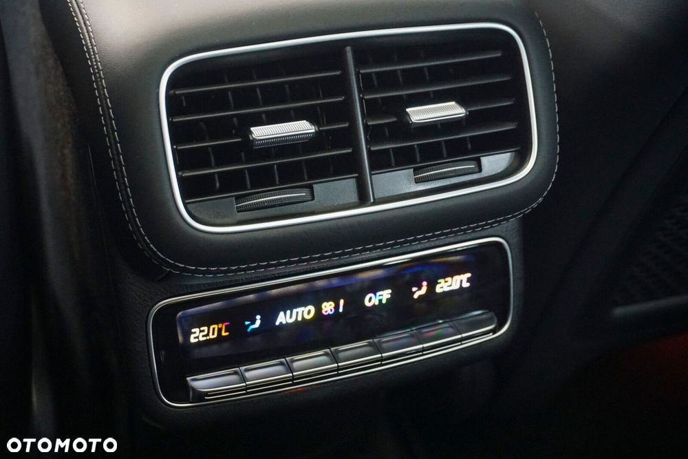 Mercedes-Benz GLS - 23