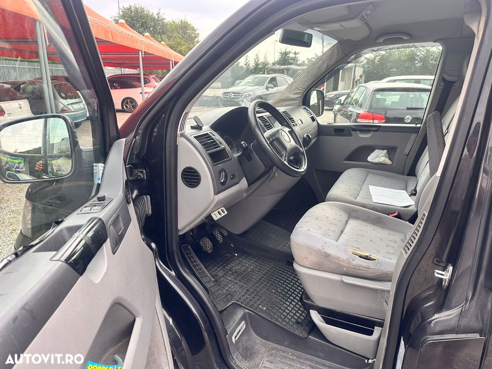 Volkswagen Caravelle - 9