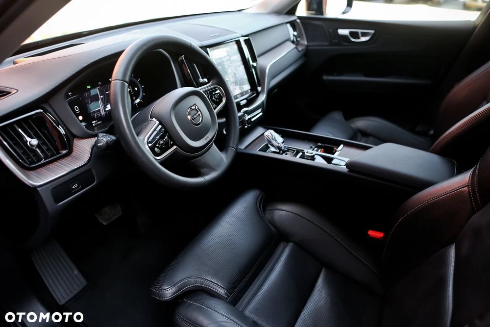 Volvo XC 60 B4 D AWD R-Design - 18