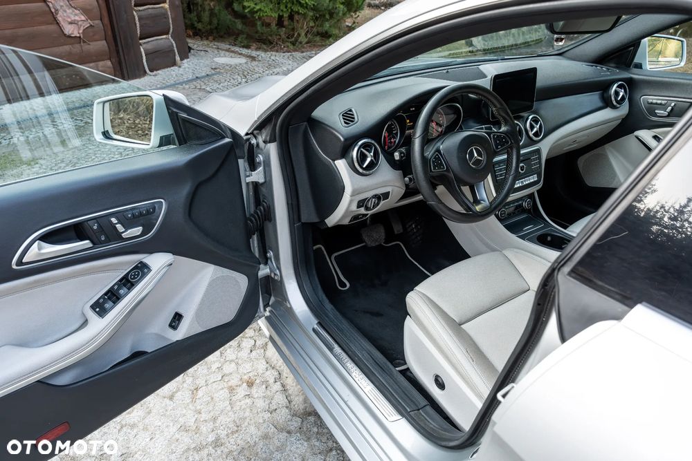 Mercedes-Benz CLA 250 7G-DCT AMG Line - 22