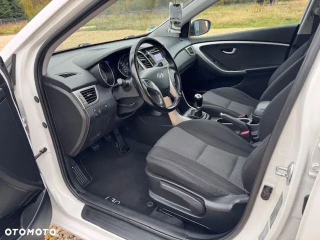 Hyundai i30 i30cw 1.6 CRDi Fifa World Cup Edition - 14