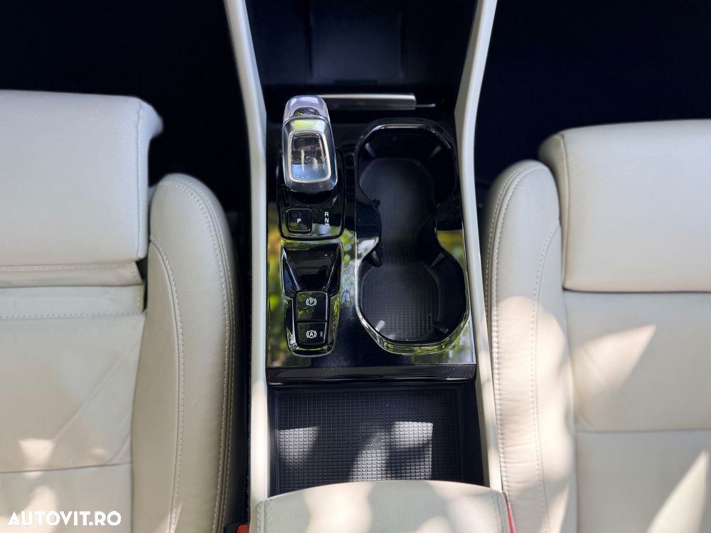Volvo XC 40 T4 Recharge DKG Ultimate Bright - 18