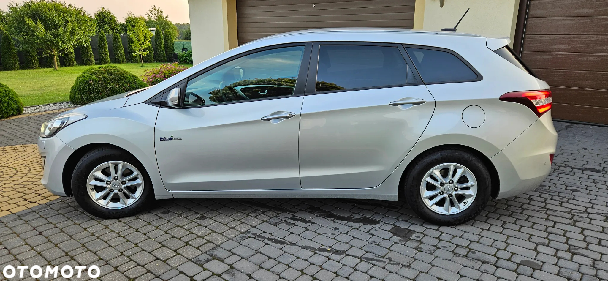 Hyundai i30 blue 1.6 CRDi Trend - 8