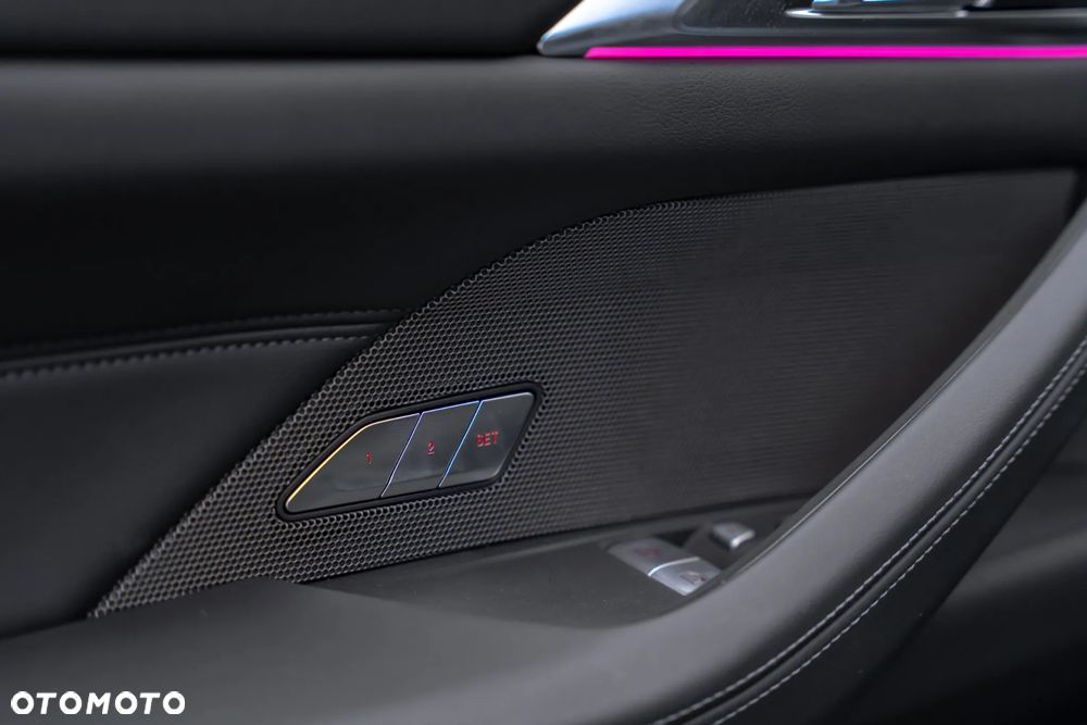 BMW M4 Competition M xDrive - 29