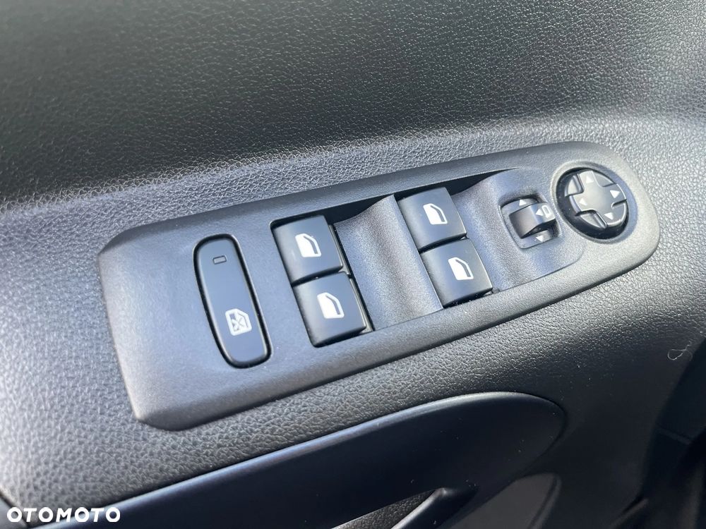 Peugeot Rifter 1.5 BlueHDI Allure S&S - 28