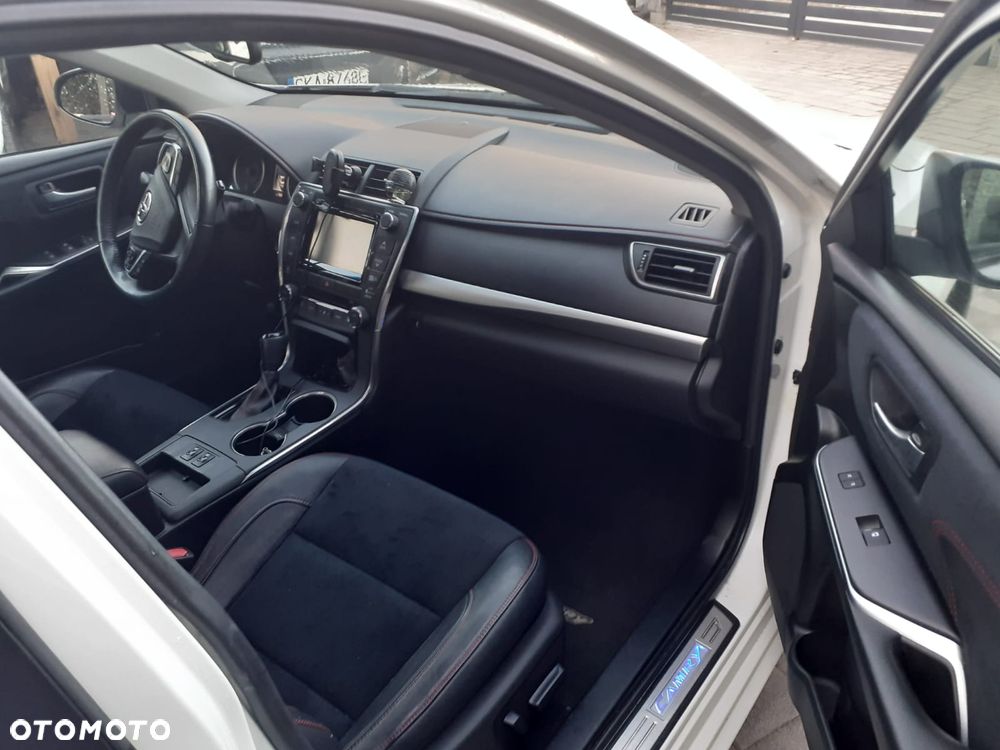 Toyota Camry - 16