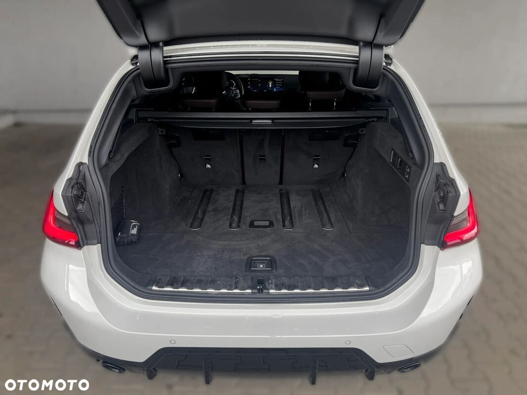 BMW Seria 3 318i Touring M Sport - 11