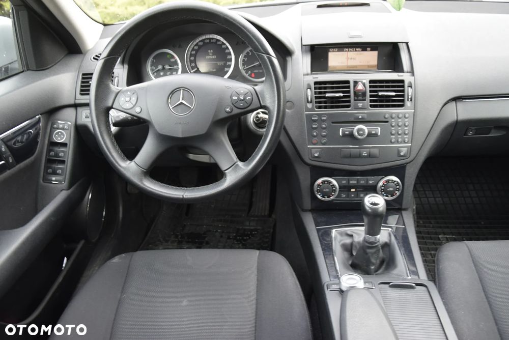 Mercedes-Benz Klasa C 180 K BlueEff Elegance - 29