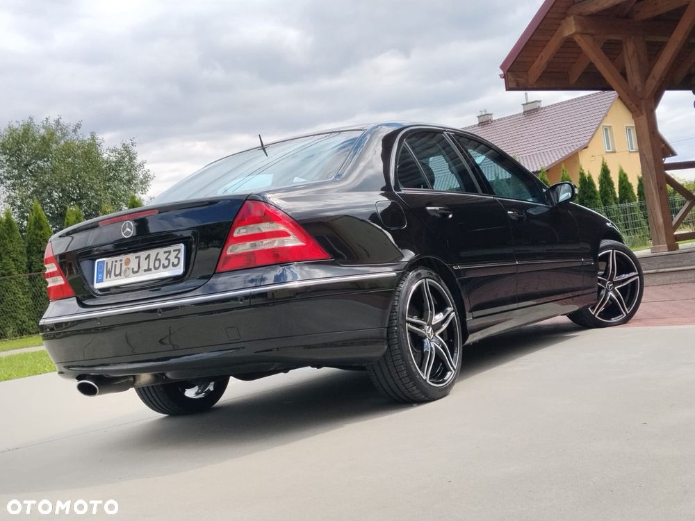 Mercedes-Benz Klasa C 180 Kompressor Automatik Avantgarde Sport Edition - 3