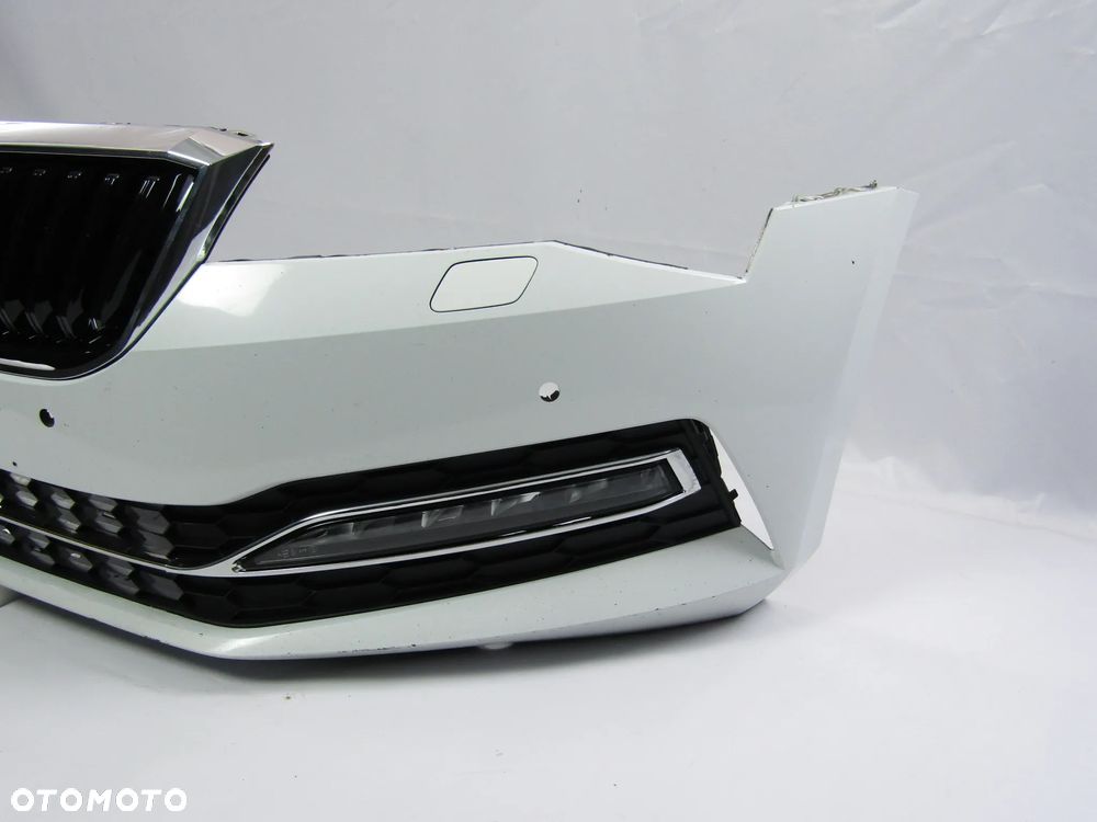 Zderzak przedni Skoda Superb 19 - 24 Spryskiwacze / Pdc-4 LS9R - 11