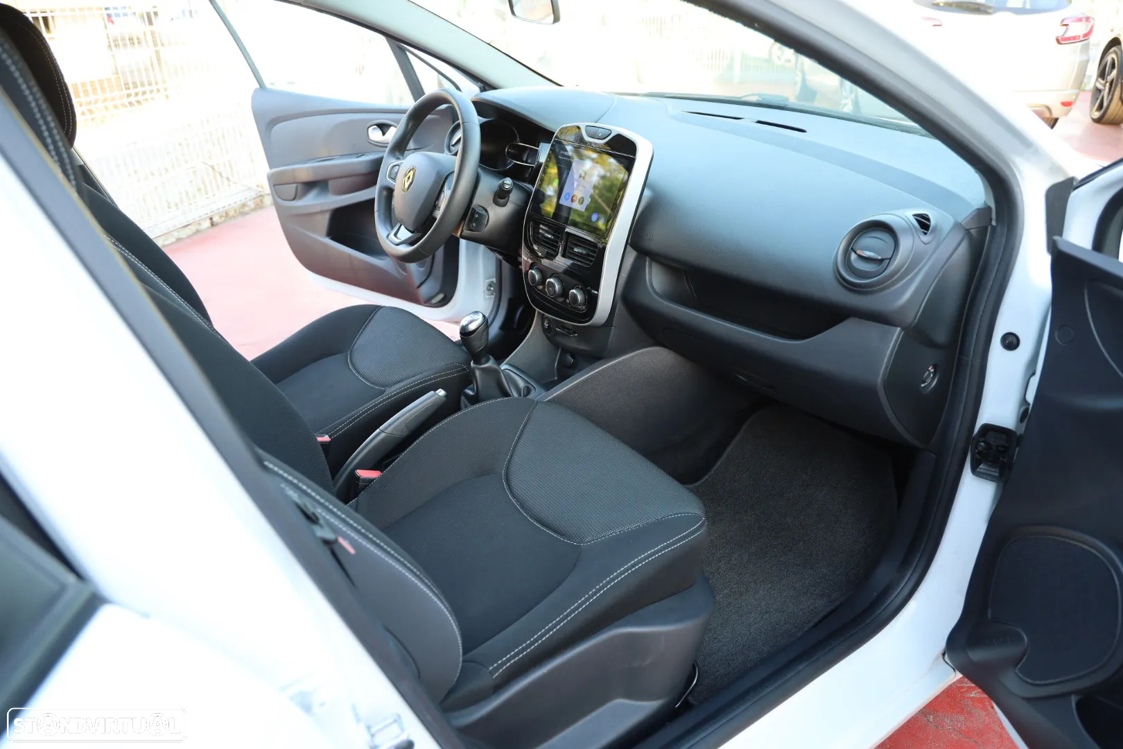 Renault Clio 1.5 dCi Zen - 24